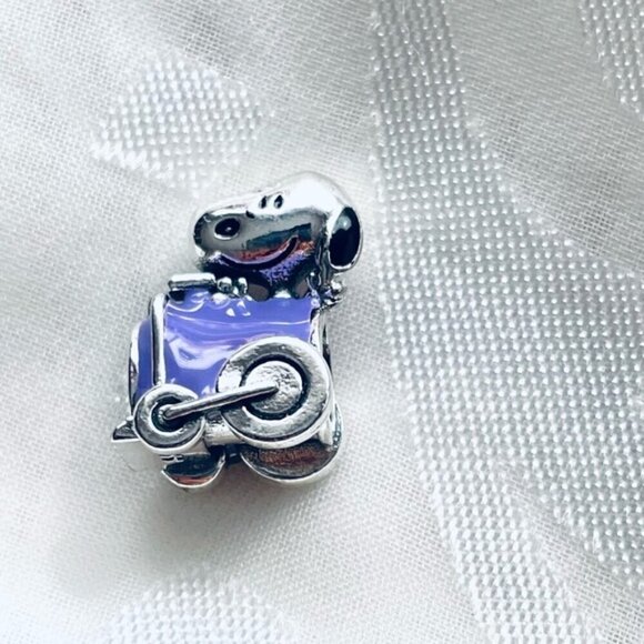 🐾 NWOT Charlie Brown & Snoopy Charms ✨ - Picture 8 of 15